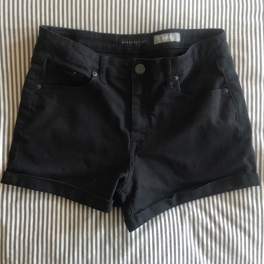 Like-New Midi Black Aeropostale Shorts Size 10